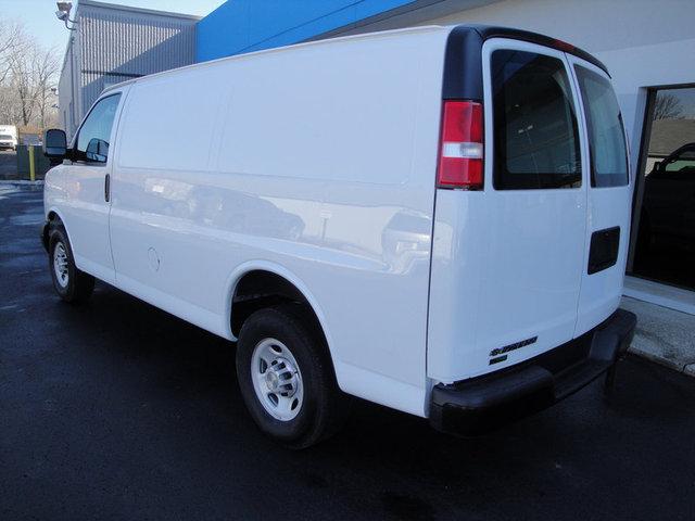 Chevrolet Express 2010 photo 1