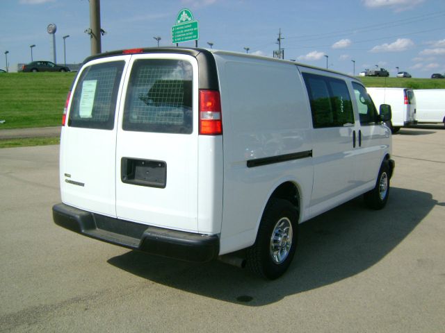 Chevrolet Express 2010 photo 1