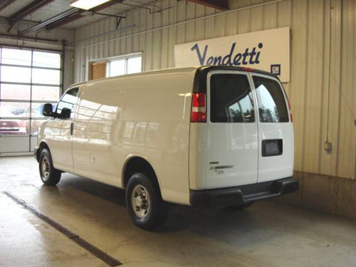 Chevrolet Express 2010 photo 2