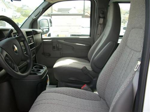 Chevrolet Express 2010 photo 2