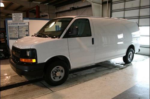 Chevrolet Express 2010 photo 2