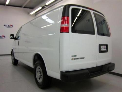 Chevrolet Express 2010 photo 2