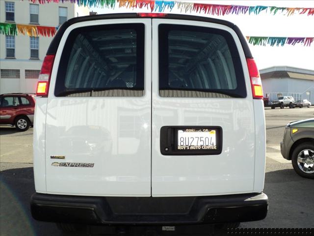 Chevrolet Express 2010 photo 2