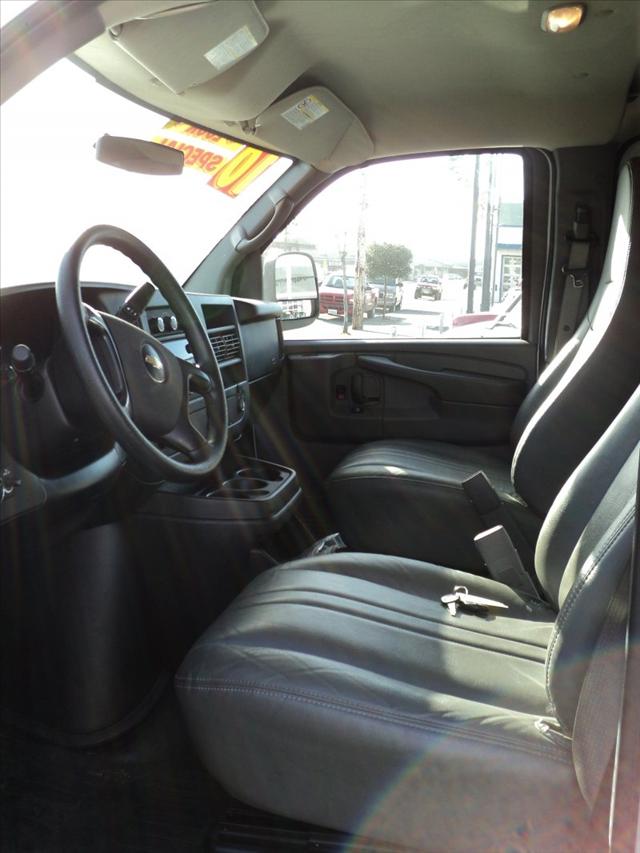 Chevrolet Express 2010 photo 4