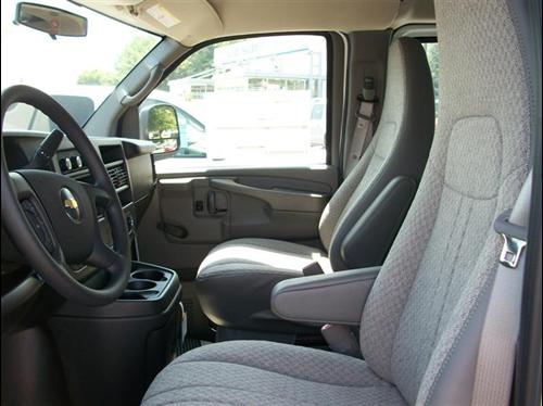 Chevrolet Express 2010 photo 2