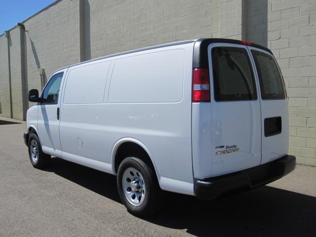Chevrolet Express 2010 photo 3