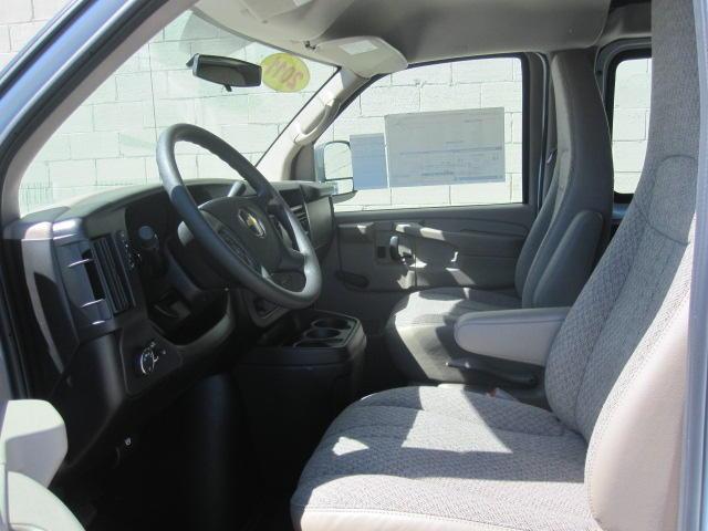 Chevrolet Express 2010 photo 2