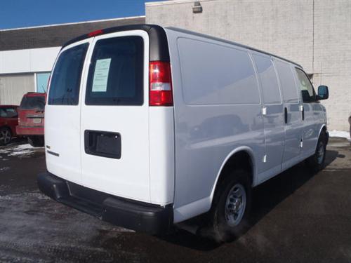 Chevrolet Express 2010 photo 2