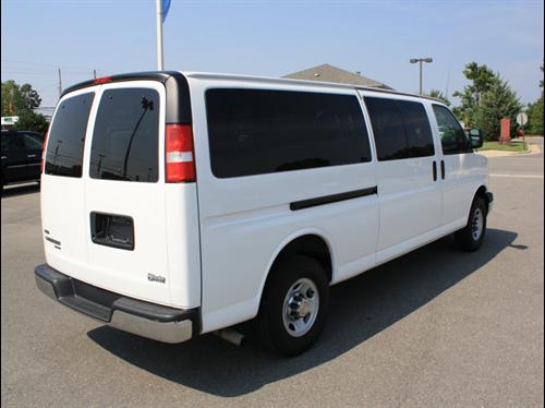 Chevrolet Express 2010 photo 2