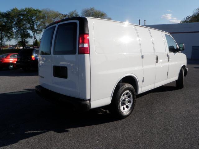 Chevrolet Express 2010 photo 2