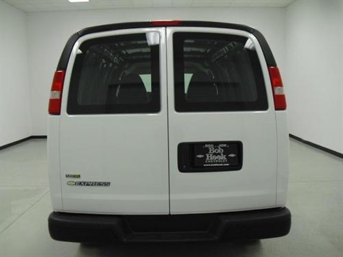 Chevrolet Express 2010 photo 2