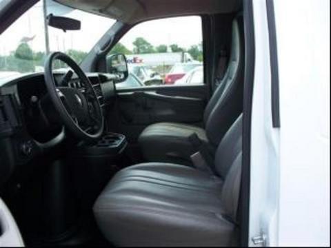 Chevrolet Express 2010 photo 2