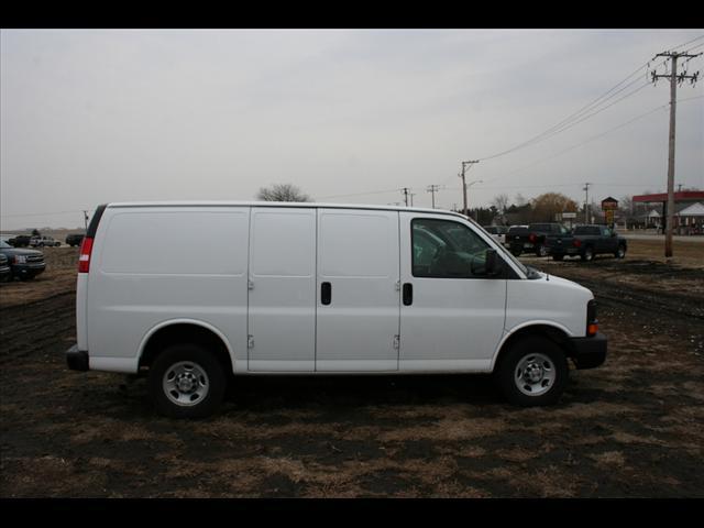 Chevrolet Express 2010 photo 2