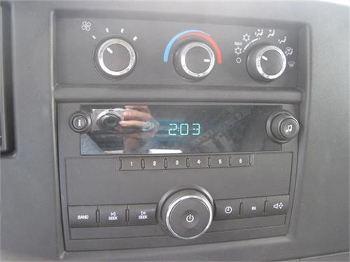 Chevrolet Express 2010 photo 2