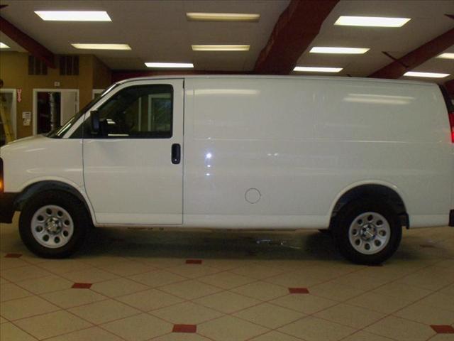 Chevrolet Express 2010 photo 2
