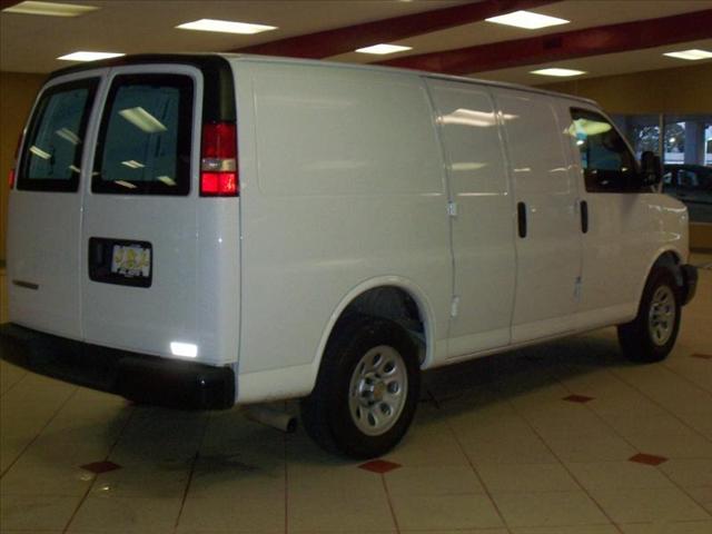 Chevrolet Express Ls-awd-2nd Bench-cd Player-1 Owner Passenger Van