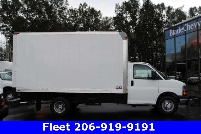 Chevrolet Express 2010 photo 2
