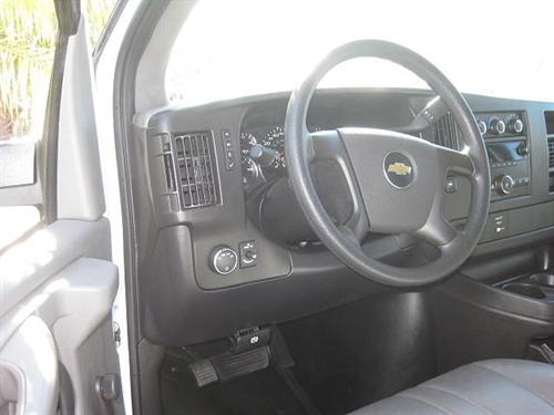 Chevrolet Express 2010 photo 2
