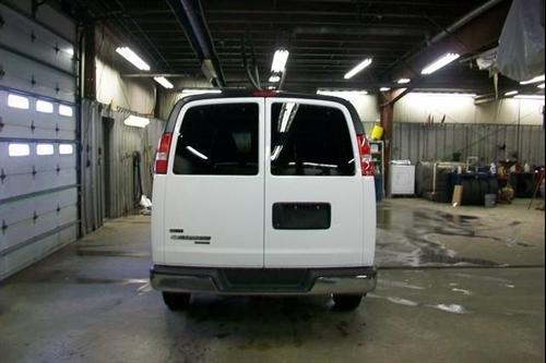 Chevrolet Express 2010 photo 2