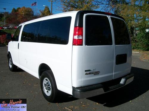 Chevrolet Express 2010 photo 2