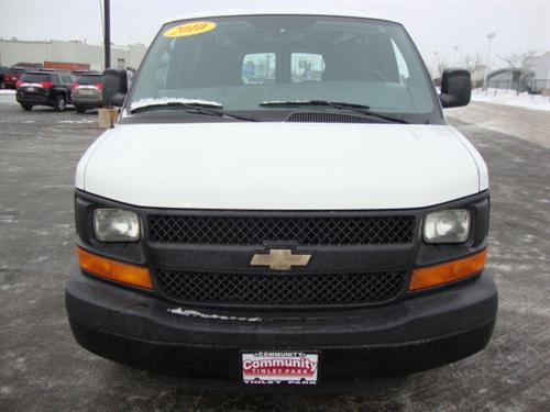Chevrolet Express 2010 photo 2