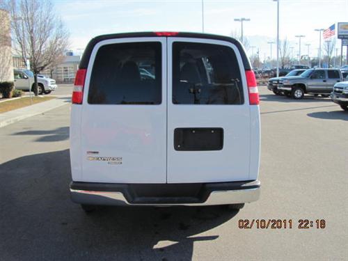 Chevrolet Express 2010 photo 2