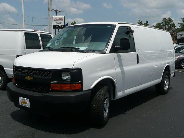 Chevrolet Express 2010 photo 2