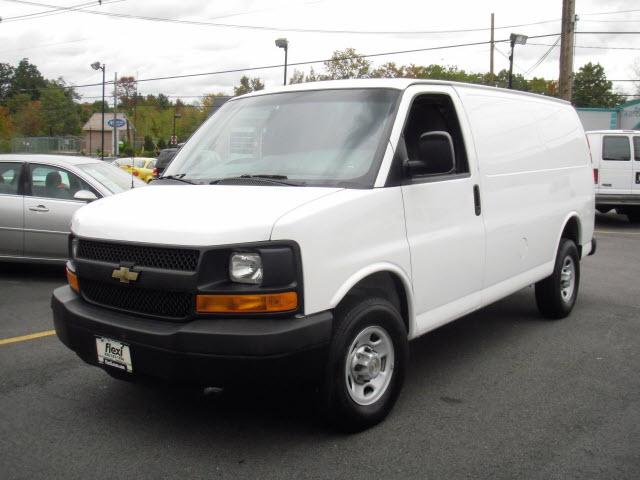 Chevrolet Express 2010 photo 2