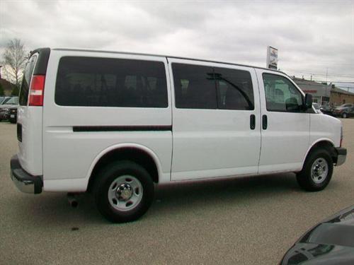 Chevrolet Express 2010 photo 2
