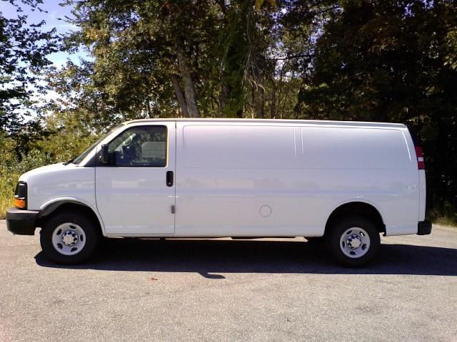 Chevrolet Express 2010 photo 2