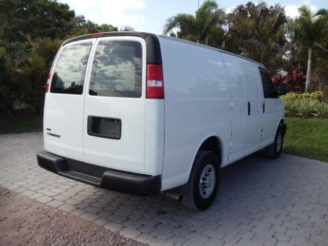 Chevrolet Express 2010 photo 1