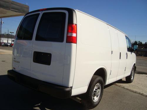 Chevrolet Express 2010 photo 2