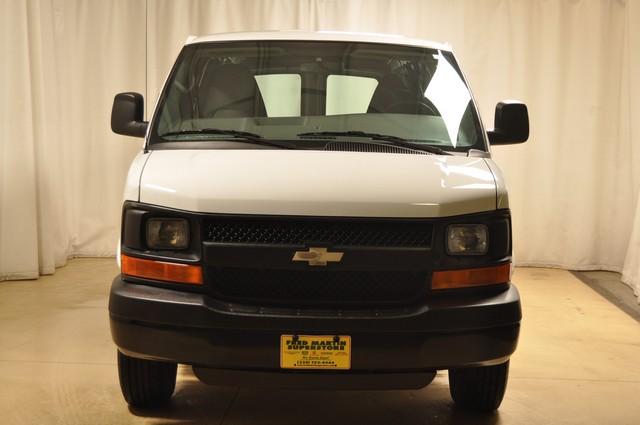 Chevrolet Express 2010 photo 2