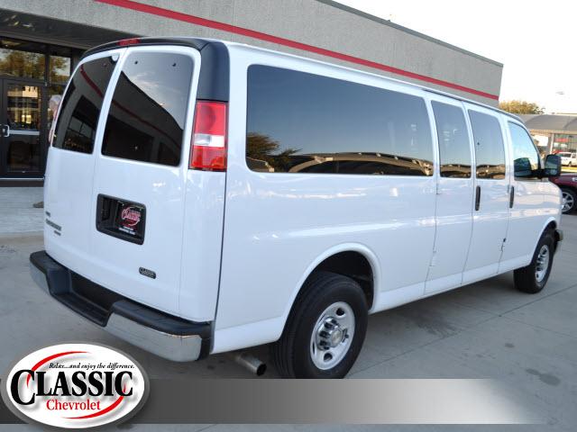 Chevrolet Express 2010 photo 2
