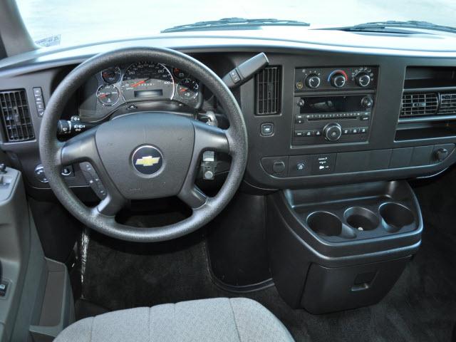 Chevrolet Express 2010 photo 3