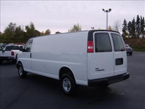 Chevrolet Express 2010 photo 2