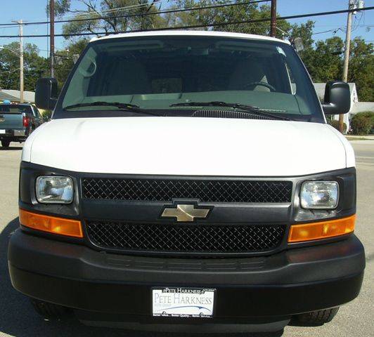 Chevrolet Express 2010 photo 2