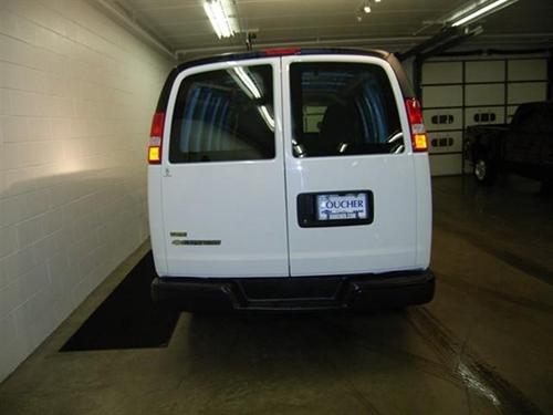 Chevrolet Express 2010 photo 2