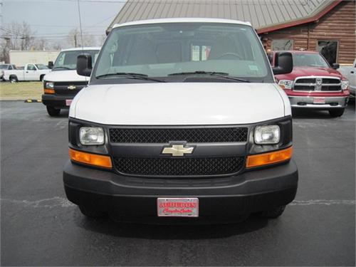 Chevrolet Express 2010 photo 2