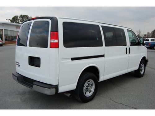 Chevrolet Express 2010 photo 2