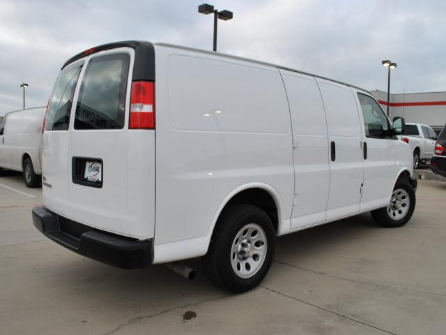 Chevrolet Express 2010 photo 2