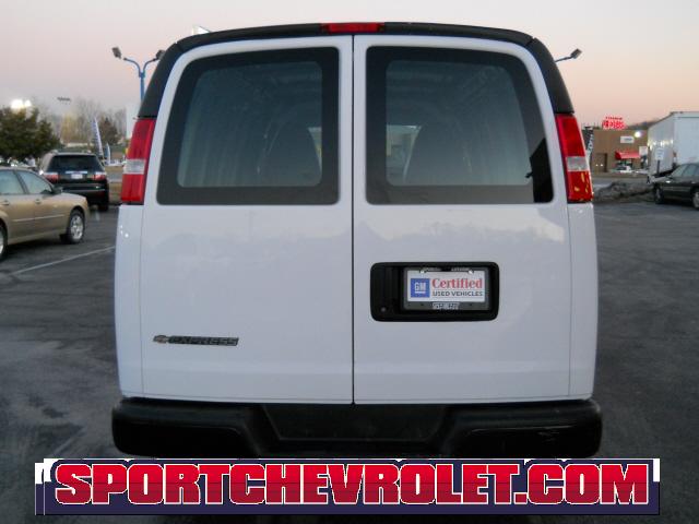 Chevrolet Express 2010 photo 2