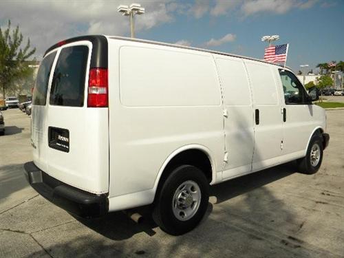 Chevrolet Express 2010 photo 2