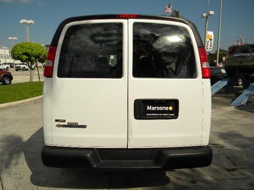 Chevrolet Express 2010 photo 3