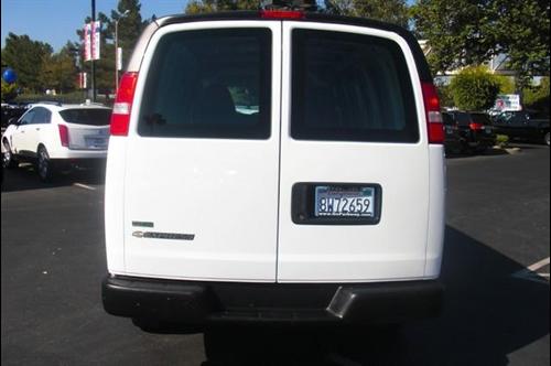 Chevrolet Express 2010 photo 2