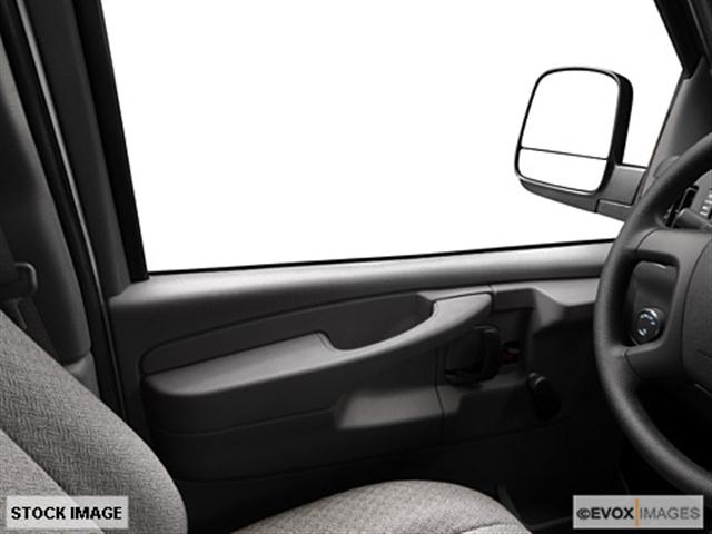 Chevrolet Express 2010 photo 2