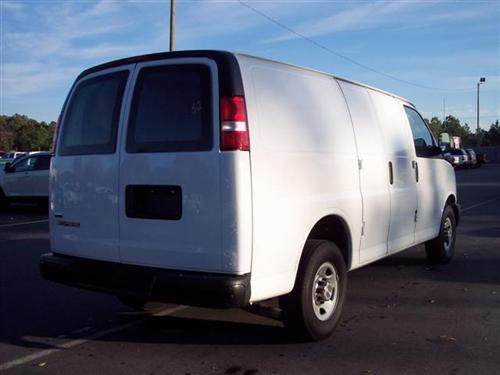 Chevrolet Express 2010 photo 2
