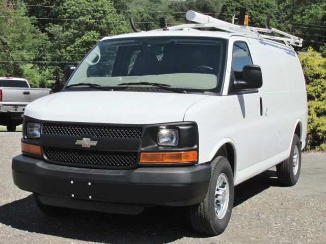Chevrolet Express 2011 photo 2