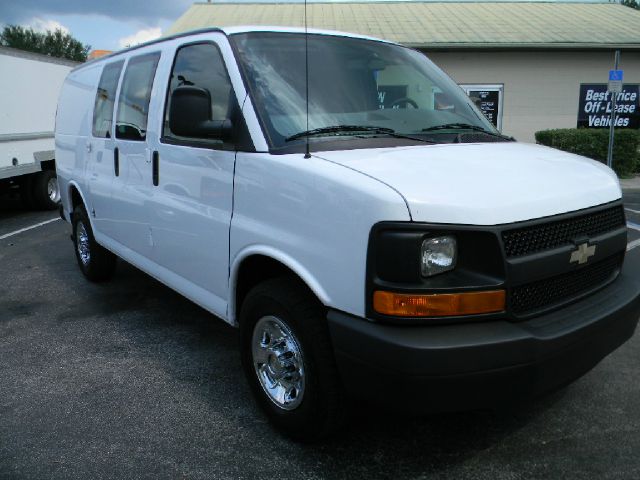 Chevrolet Express 2011 photo 4