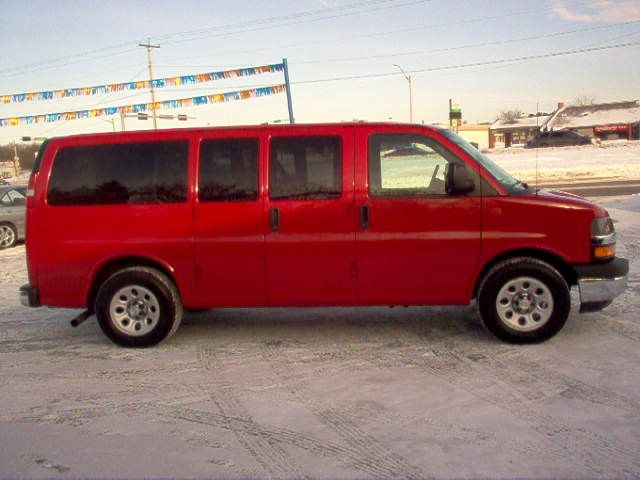 Chevrolet Express 2011 photo 3